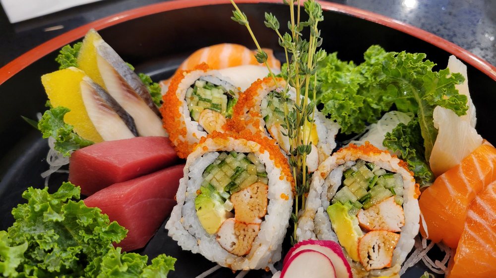 Younee Sushi Logo