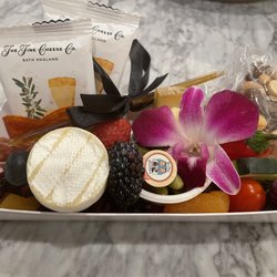 Dos Chris’ Bakery & Charcuterie - One-person charcuterie board
