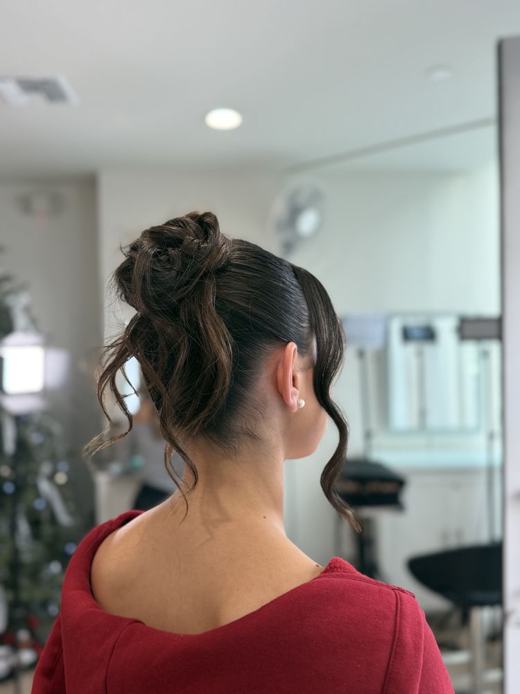 Styled By Sarah D Logo