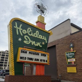 American Sign Museum - holiday inn sign - Museums Near Me - Cincinnati, Ohio