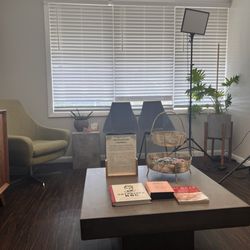 Salon 6 - Waiting area