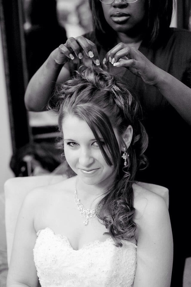 Lee's Hair Extraordinaire Logo