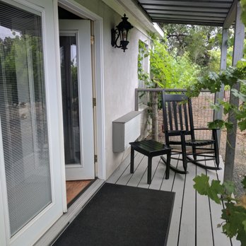 Chateau de Vie - The front porch to the cottage - Bed & Breakfast Near Me - Calistoga, California
