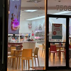 Andias Frozen Yogurt - Store front