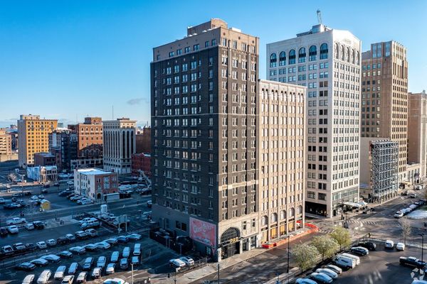 Briggs Houze by null