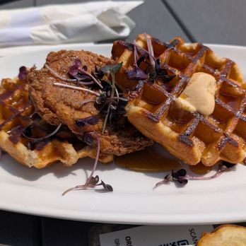 Common Craft - Chicken & Waffles - Breweries Near Me - Burlington, Massachusetts