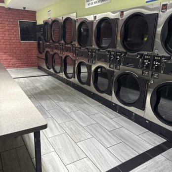 Rio Laundromat - Good place to do laundry here good memories - Laundromat Near Me - Canoga park, California Rio Laundromat - Good place to do laundry here good memories - Laundromat Near Me - Canoga park, California