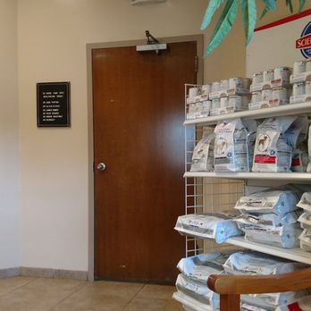 Kirkman Road Veterinary Clinic - Waiting area is clean. - Veterinarians Near Me - Orlando, Florida