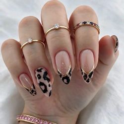 Orange Nails Bar