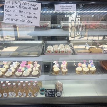 La Pawnaderia - Display case - Pet Stores Near Me - Downey, California La Pawnaderia - Display case - Pet Stores Near Me - Downey, California