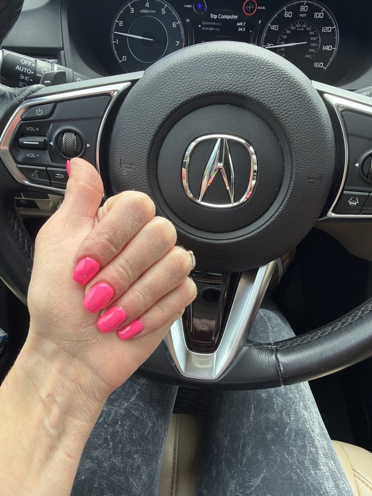 Lovely Nails & Spa Logo