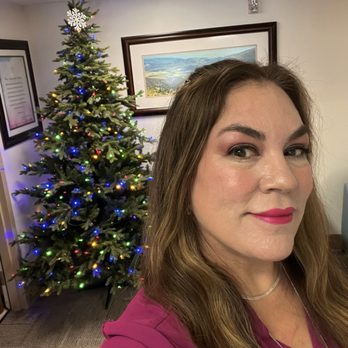 Queen Bee Aesthetics - She gave me the confidence to rock my skin with light face coverage-makeup - Waxing Near Me Queen Bee Aesthetics - She gave me the confidence to rock my skin with light face coverage-makeup - Waxing Near Me