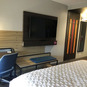 Tru By Hilton Audubon Valley Forge - King guest room - Hotels Near Me - Audubon, Pennsylvania