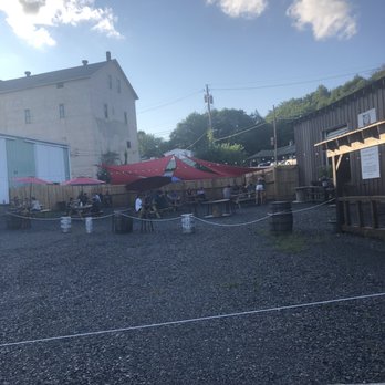 Rushing Duck Brewing - Seating area outside - Breweries Near Me - Chester, New York