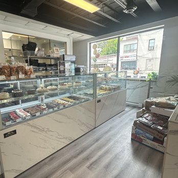 L'artisan Delices - Dessert case - Bakeries Near Me - Toronto, Ontario L'artisan Delices - Dessert case - Bakeries Near Me - Toronto, Ontario