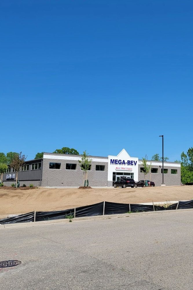 MEGABEV Updated October 2024 545 Lake Michigan Dr NW, Grand Rapids
