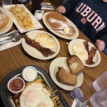 Traylor's Restaurant - American Near Me - Port Angeles, Washington