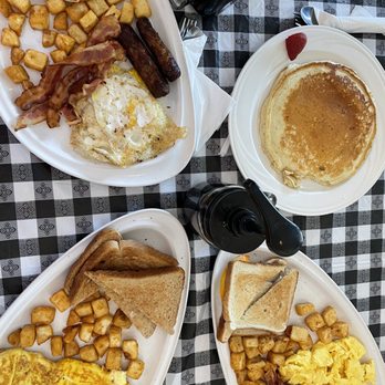 Wagon Wheel Diner - Diners Near Me - Sharon, Massachusetts