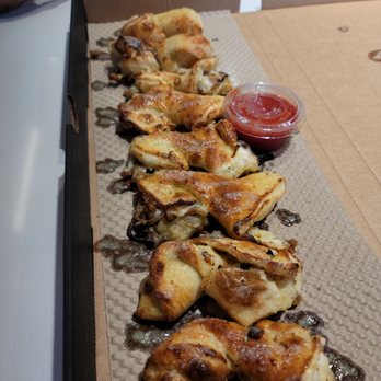 &pizza - Vegan Knots - Roasted Garlic, Vegan Mozzarella and Sausage, Grilled Onion, Roasted Garlic Drizzle, The Blend, Tomato Dipping Sauce 9.4.22 - Pizza Near Me - Gathersburg, Maryland