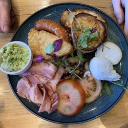 Degani - Big Breakfast with avo added and tomatoes left fresh