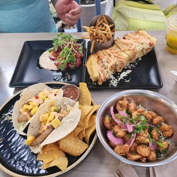 Down the Hatch Maui - Seafood Near Me - Lahaina, Hawaii
