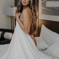 Glow de Sole - Sunless glow by Bianca Nataly for boudoir shoot