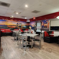 Mr. D's Diner - Inside