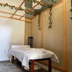 Sunshine Therapist Wellness Center - Table with vines