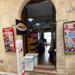 Alimentari Randieri Lucia - Entrance