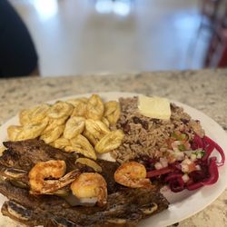 Las Delicias Restaurant & Bar - COSTILLAS DE RES CON CAMARONES