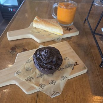 Ella Cafe - Cafes Near Me - Davie, Florida