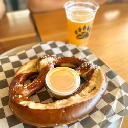 Bear Chase - Pretzel with cheese