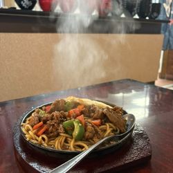 鐵板牛肉麵、日本拉麵、星州炒米粉