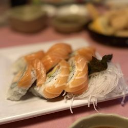 Matsu Restaurant - Salmon roll