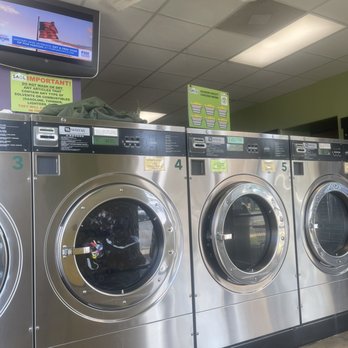 San Antonio Green Laundry - Medium washer size-6 loads - Laundromat Near Me - San Antonio, Texas