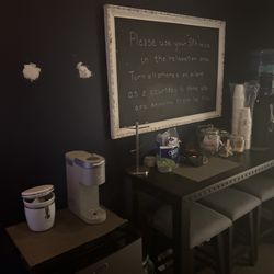 Lake George Massage and Day Spa - Relaxation area - coffee and water bar