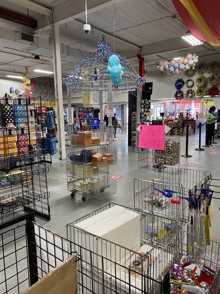 VÉZINA CLOSED Updated October 2024 5205 Boul. Métropolitain Est, Montréal, Quebec Party