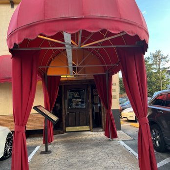 Laurenzo's Restaurant - Entrance . . looks fancy - Steakhouses Near Me - Houston, Texas Laurenzo's Restaurant - Entrance . . looks fancy - Steakhouses Near Me - Houston, Texas