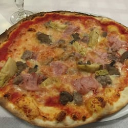 La Corte del Re - Ham, meat balls, artichoke and mushroom