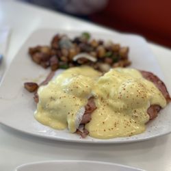 Latifs by Pedretti - Eggs Benedict