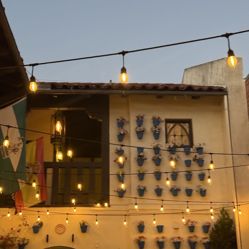 Casa Córdoba - Outside Vibes - Spanish Near Me - Montrose, California Casa Córdoba - Outside Vibes - Spanish Near Me - Montrose, California