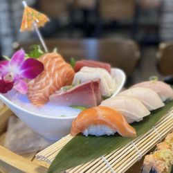 This is a pic of the "Konami Love Boat" after we started eating. Oh my, sooo fresh and delicious.