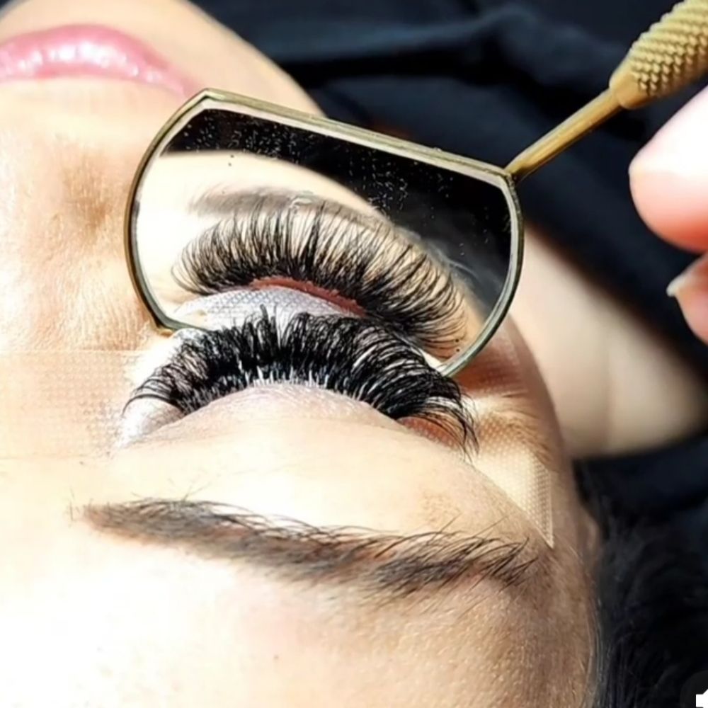 Lashes By Marlene Logo