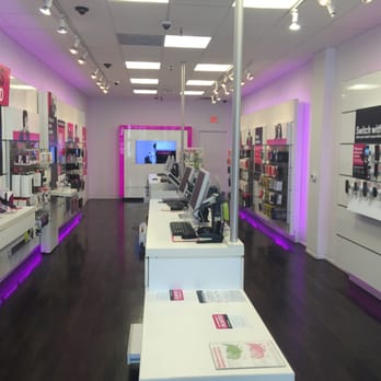 T-Mobile - Best store !! - Electronics Near Me - Dania, Florida