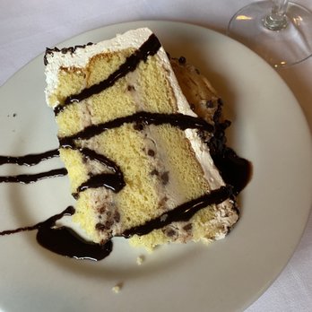 La Collina - Cannoli cake - Italian Near Me - Bala Cynwyd, Pennsylvania