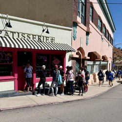 Patisserie Jacqui - A typical Saturday morning around 11am (10/2026)