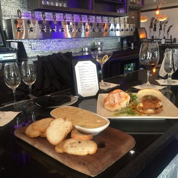 The White House Hotel Biloxi - Happy hour! - Hotels Near Me - Biloxi, Mississippi The White House Hotel Biloxi - Happy hour! - Hotels Near Me - Biloxi, Mississippi