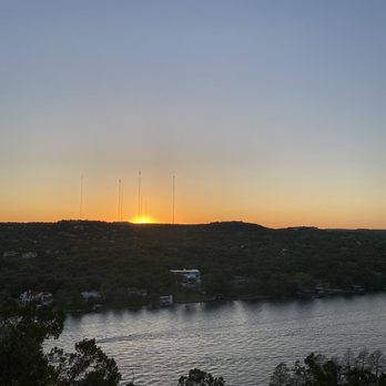 Mount Bonnell - Sunset view - Hiking Near Me - Austin, Texas Mount Bonnell - Sunset view - Hiking Near Me - Austin, Texas
