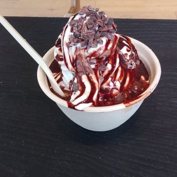 Rad Radish - Vanilla oat milk soft serve sundae - Vegan Near Me - San Francisco, California Rad Radish - Vanilla oat milk soft serve sundae - Vegan Near Me - San Francisco, California
