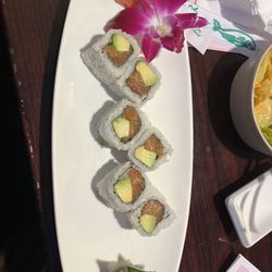 Sake Sushi - Salmon avocado roll